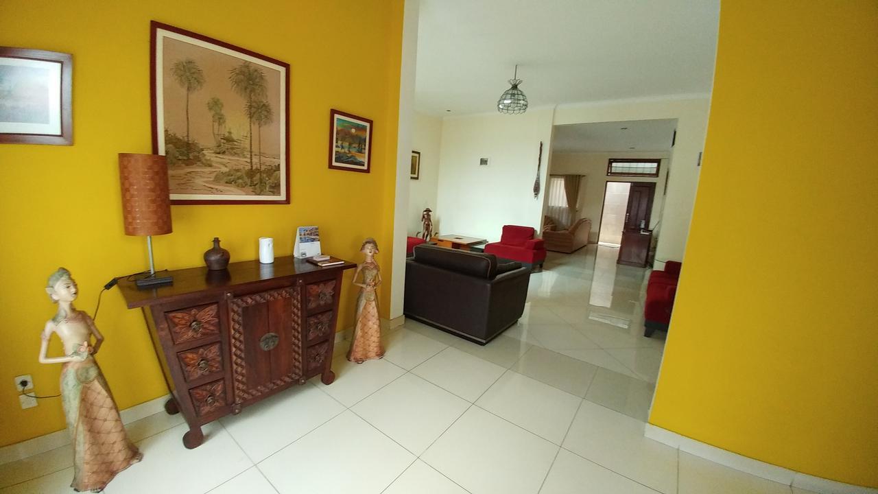 Villa Rumah Ibu Dago Бандунг Екстериор снимка